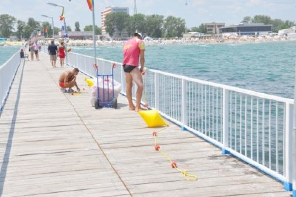 Salvamarii, despre turiştii care fac sărituri de pe pasarela din Mamaia: 